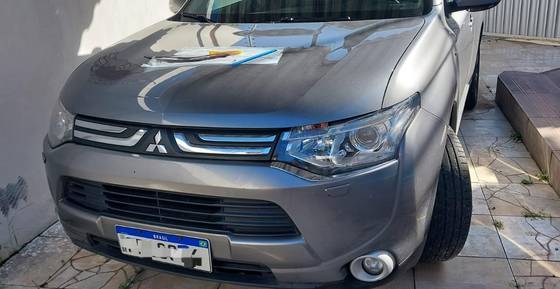MITSUBISHI OUTLANDER 3.0 GT 4X4 V6 24V GASOLINA 4P AUTOMÁTICO MITSUBISHI OUTLANDER 3.0 GT 4X4 V6 24V GASOLINA 4P AUTOMÁTICO